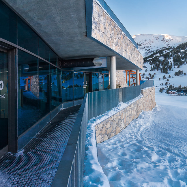 BÂTIMENT DÉDIÉ AU RANGEMENT DE SKIS RIBA ESCORXADA